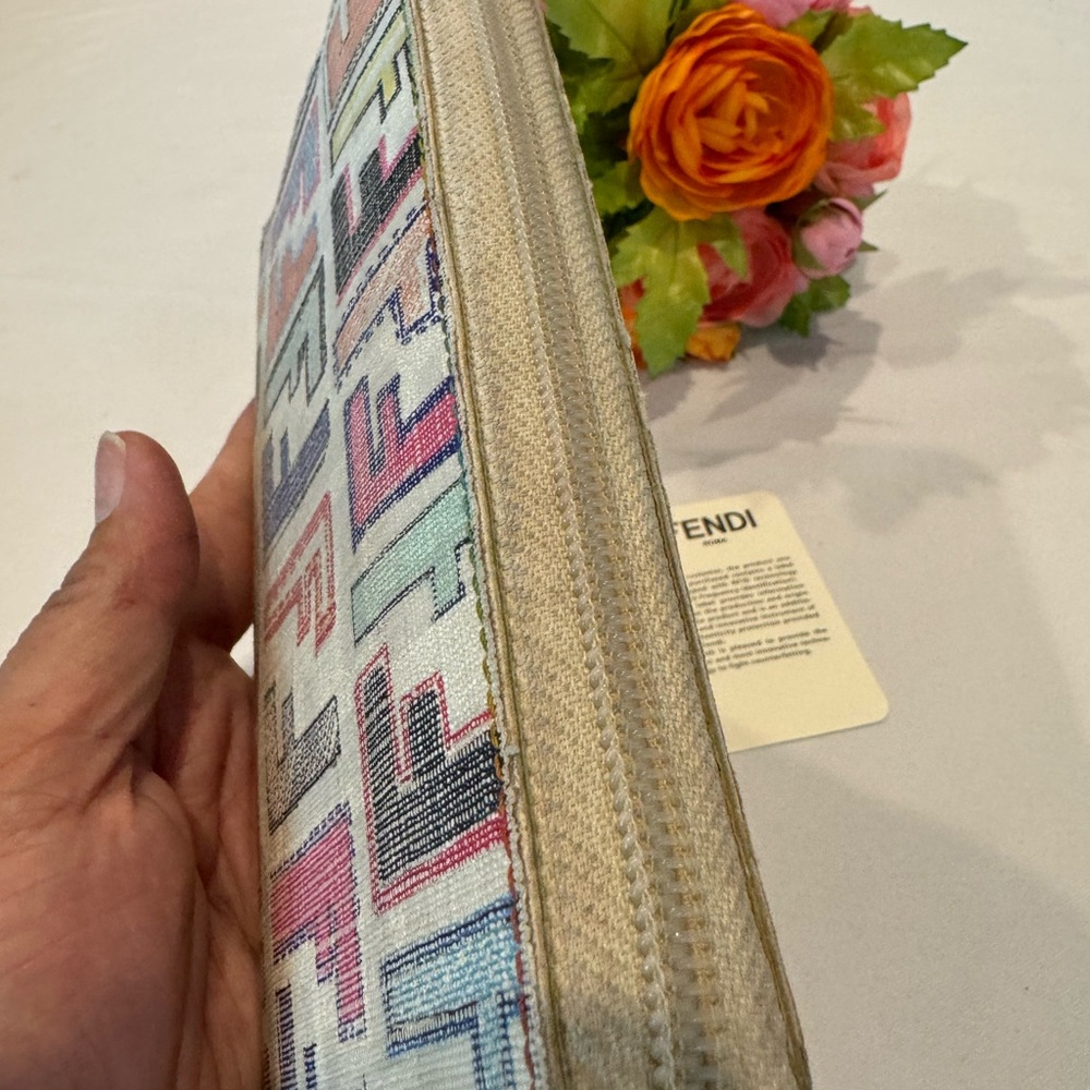 Authentic Fendi zippy wallet - Picture 5 of 11